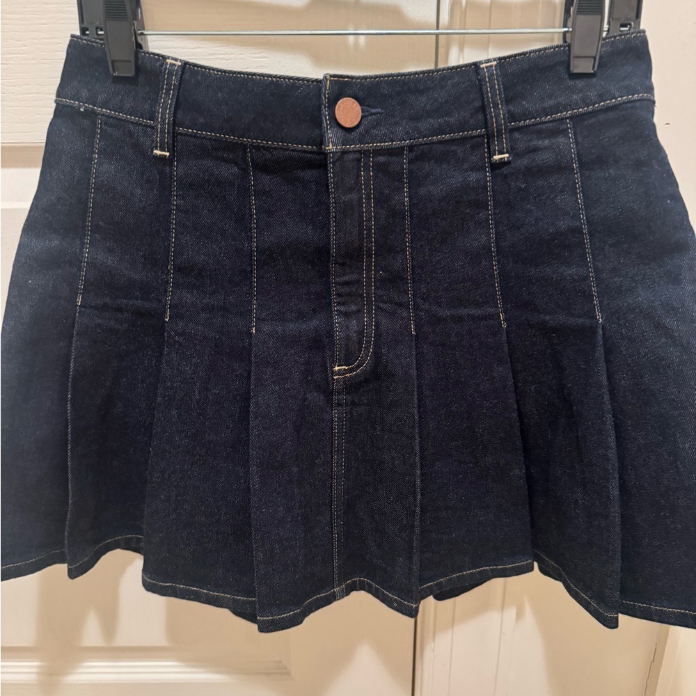 Alice + Olivia Fall 2025 denim mini ** NEW***